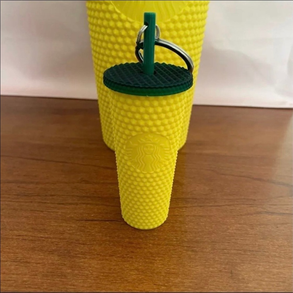 Starbucks🍍 studded keychain